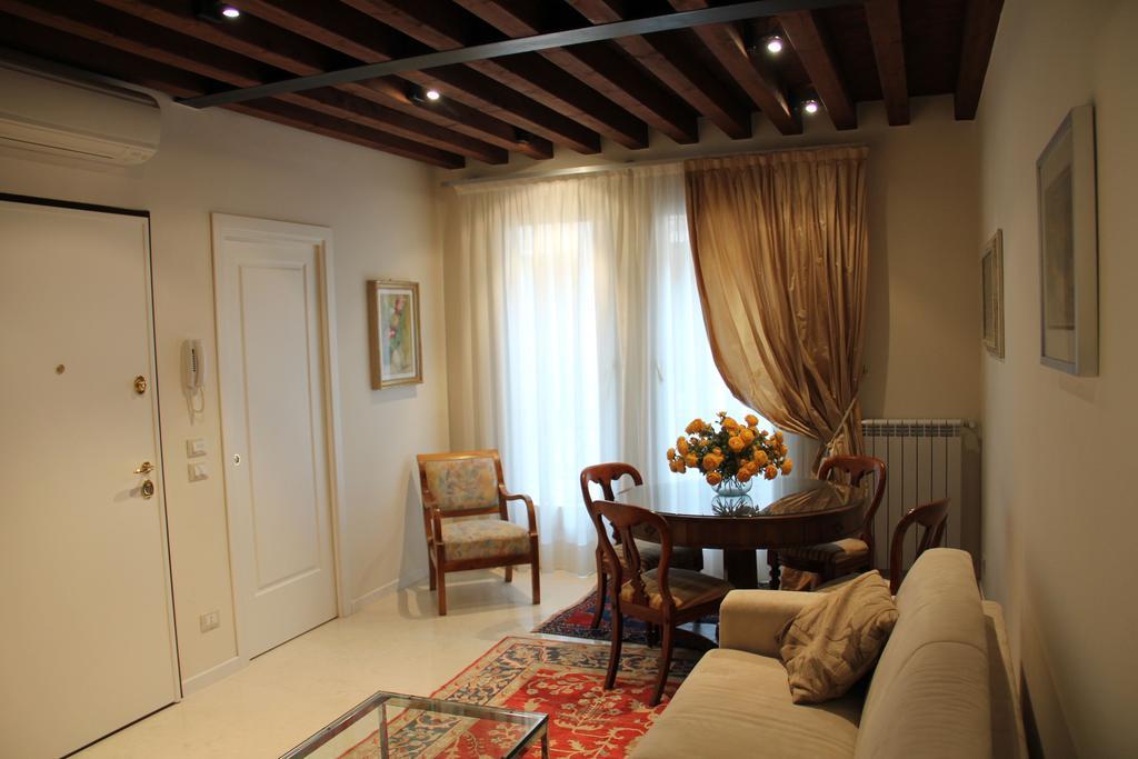 Sarai Apartments Венеция Стая снимка