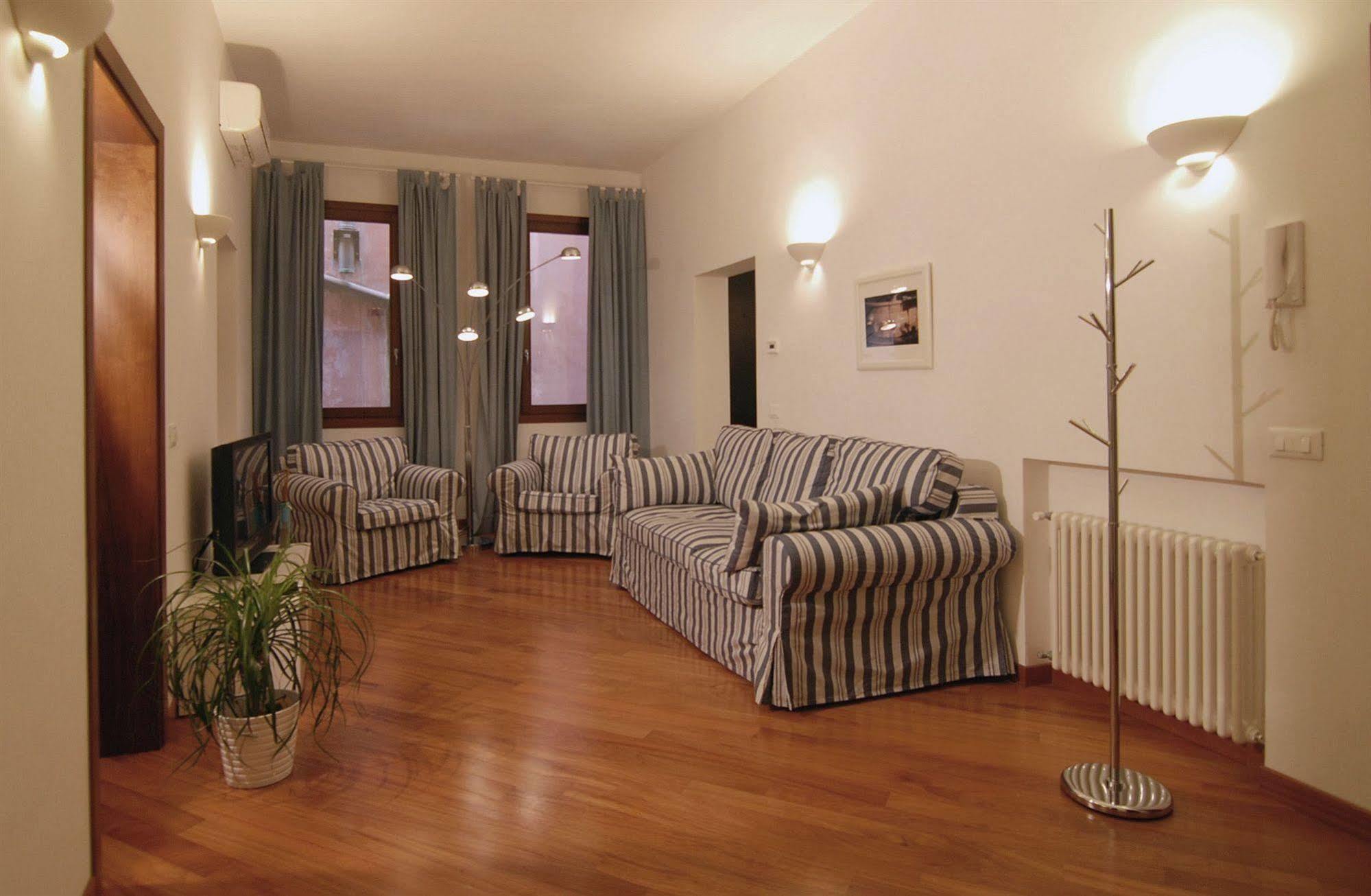 Sarai Apartments Венеция Екстериор снимка